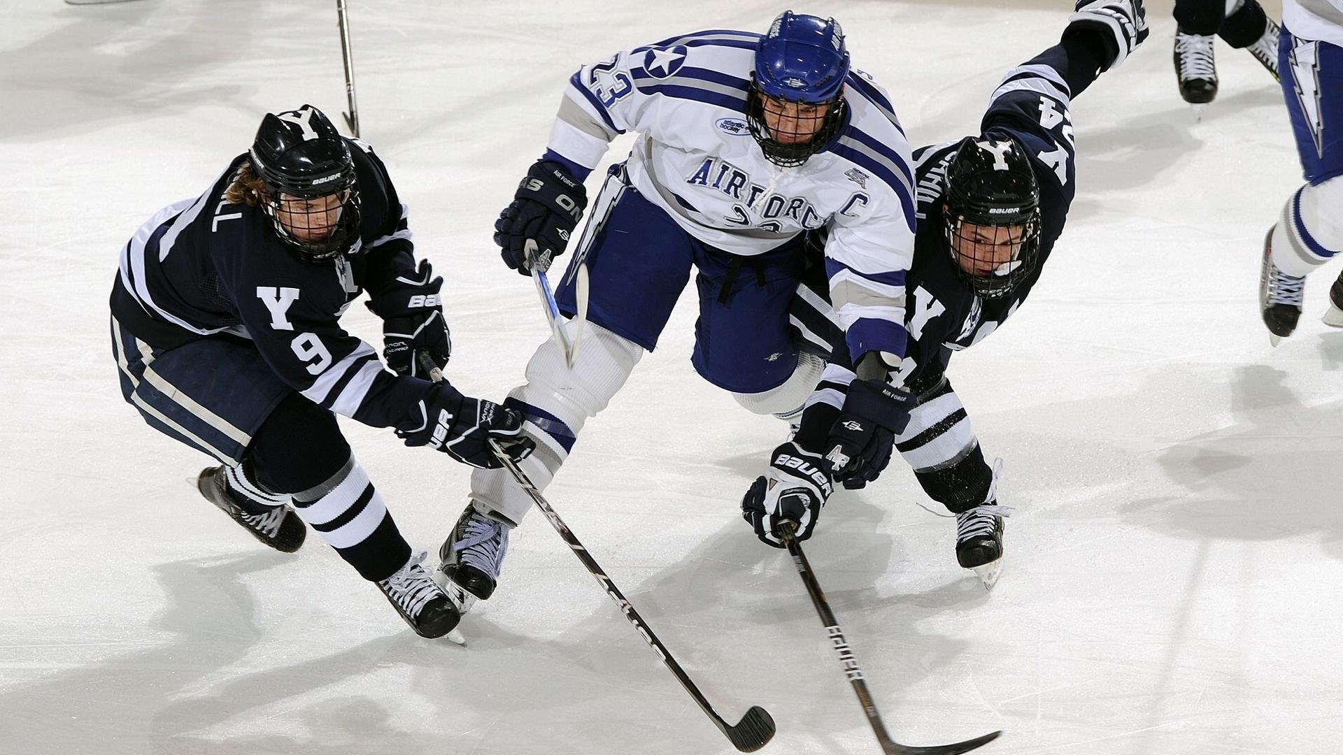 爱游戏在线登录-男子篮球职业赛场关注球员心理状态建立干预体系，篮球运动员的心理选材