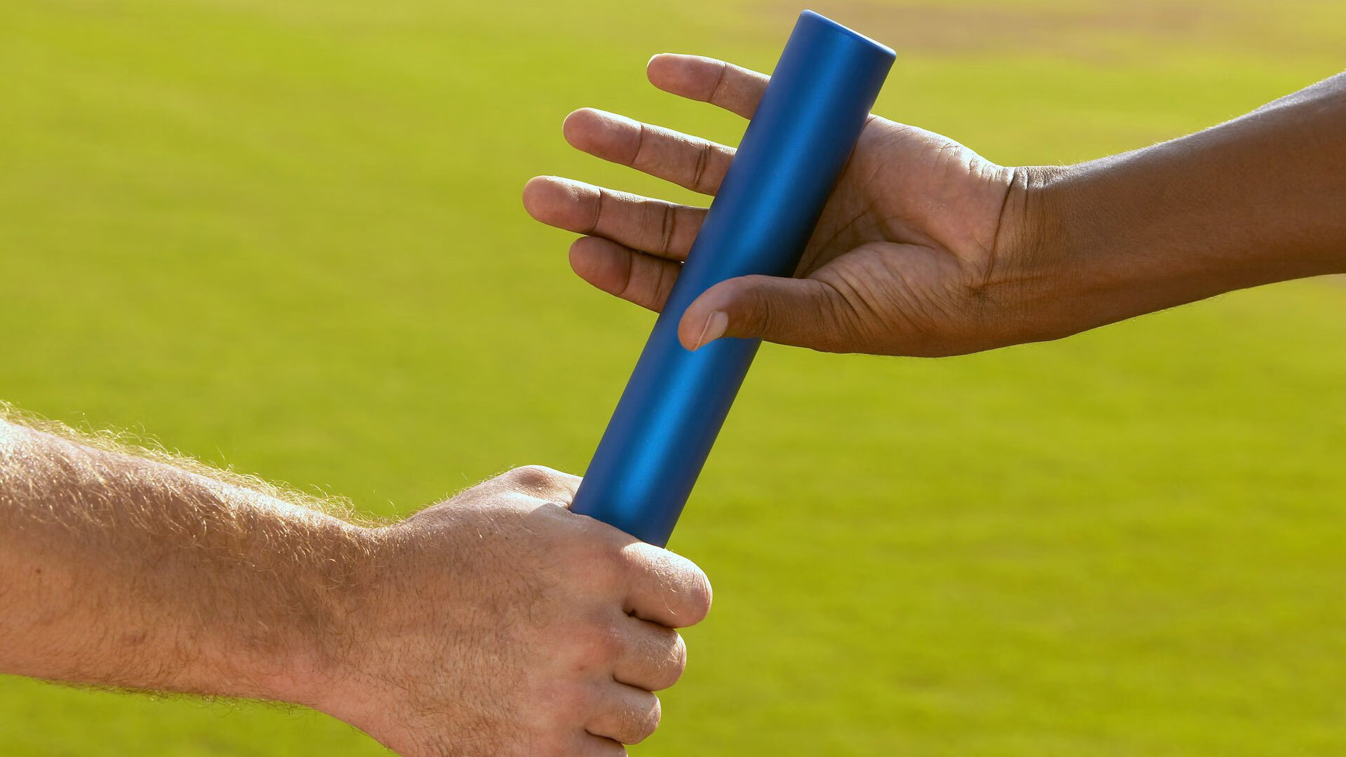 爱游戏体育-国足锋线发威全场三球完胜，前锋国足